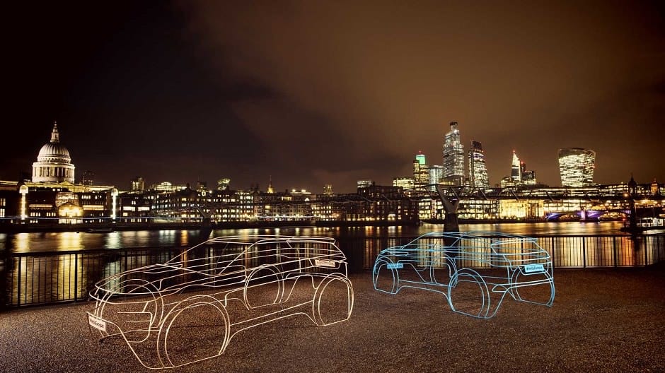 رنج روفر ايفوك 2020 تظهر بمجسمات من الأسلاك في لندن