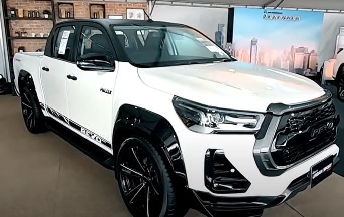 Toyota introduces new versions of the monster HILUX