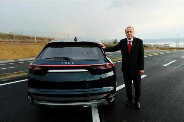 بالفيديو : أردوغان يكشف عن أول سيارة محلية الصنع تعمل بالكهرباء