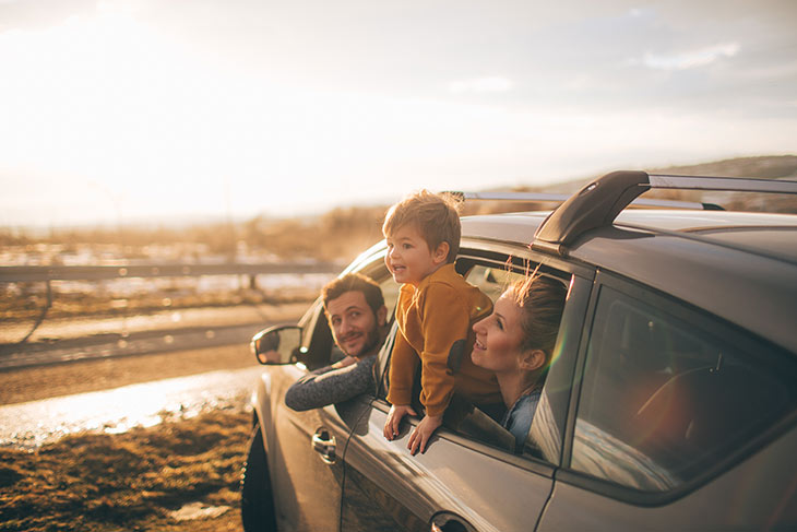 كيف تهيئ سيارتك للسفر: نصائح مهمة يجب أن تتبعها قبل السفر مع العائلة في السيارة