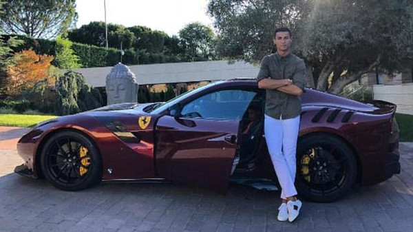 Ronaldo posted his new car on the 